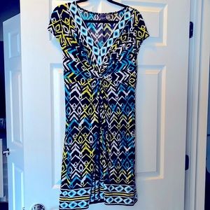 MUSE KNEE LENGTH CAPPED SLEEVE CINCED WAIST DRESS- Size 12